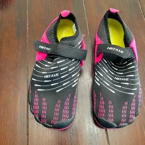 Kids water shoes. Size 5. Pink and black